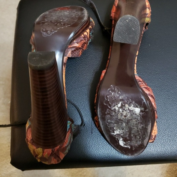 Shoes - Picture 3 of 4